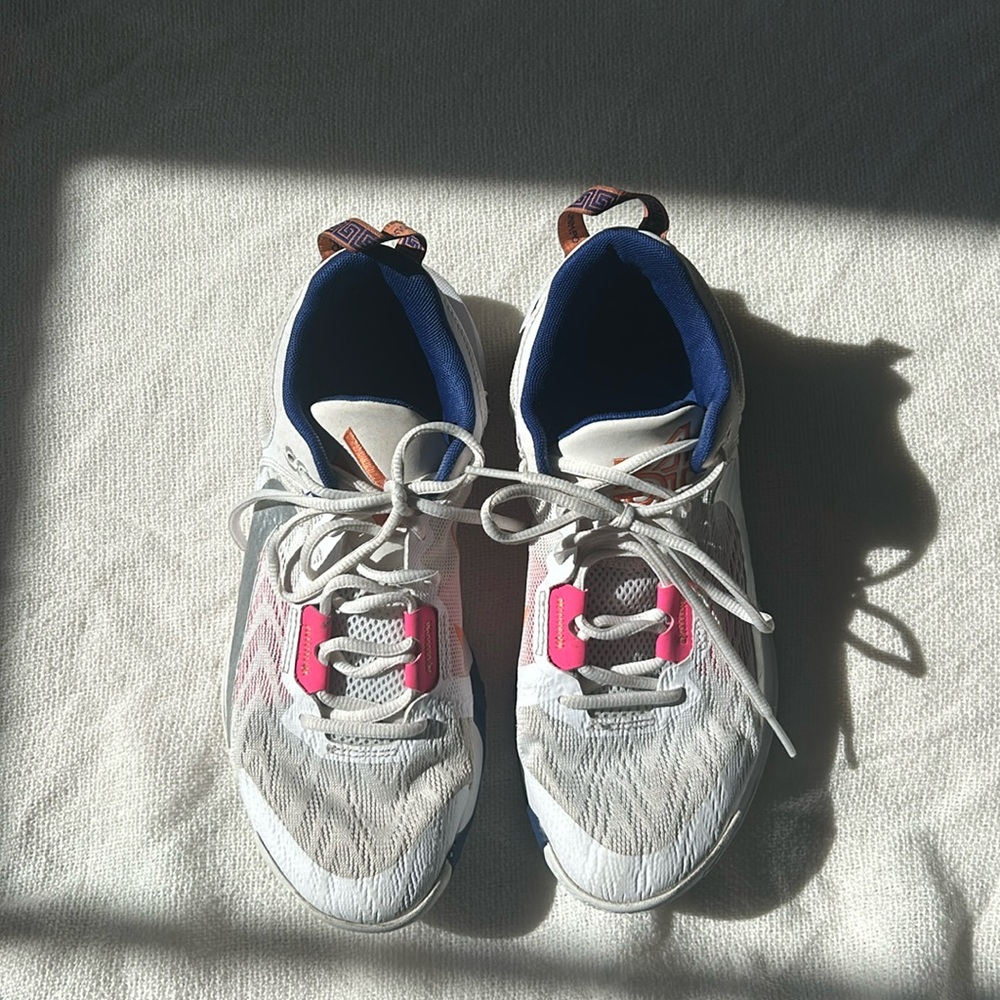 Women/Men’s basketball shoes